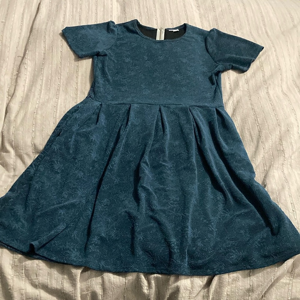 LuLaRoe 3xl dark teal print, fittedd waist, pockets, short sleeve